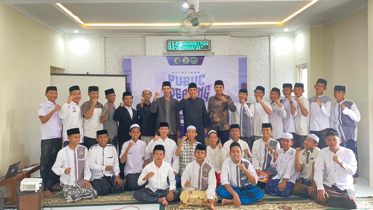 Asah Kepercayaan Diri, Santri Al-Wahabiyyah 1 Ikuti Diklat Public Speaking
